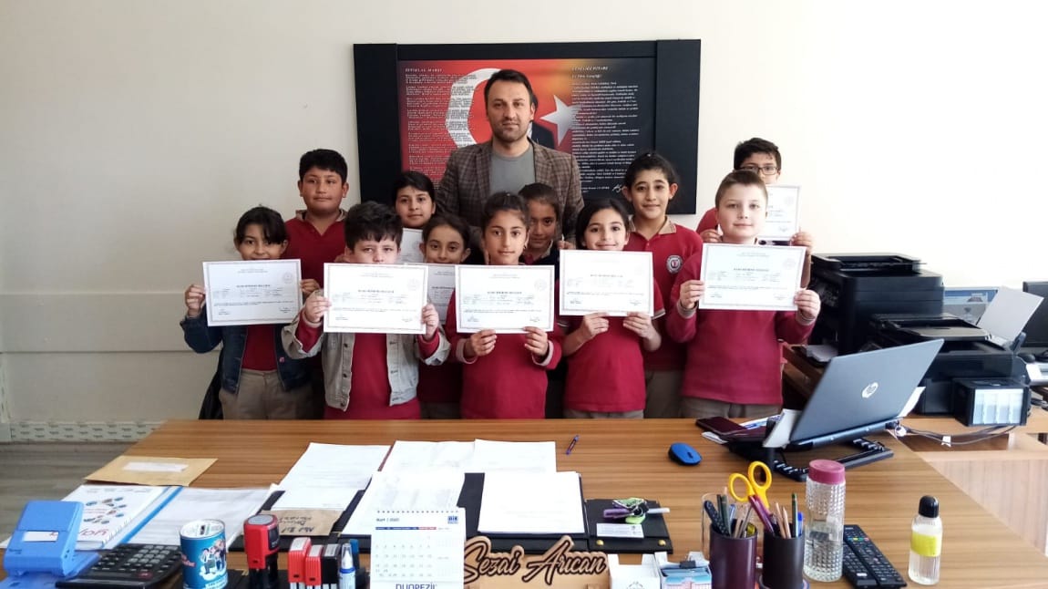 Öğrencilerimiz Türk Halk Oyunları Bitlis Yöresi Programını Başarıyla Tamamladılar